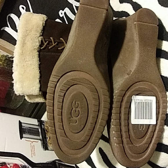 UGG - Picture 4 of 4